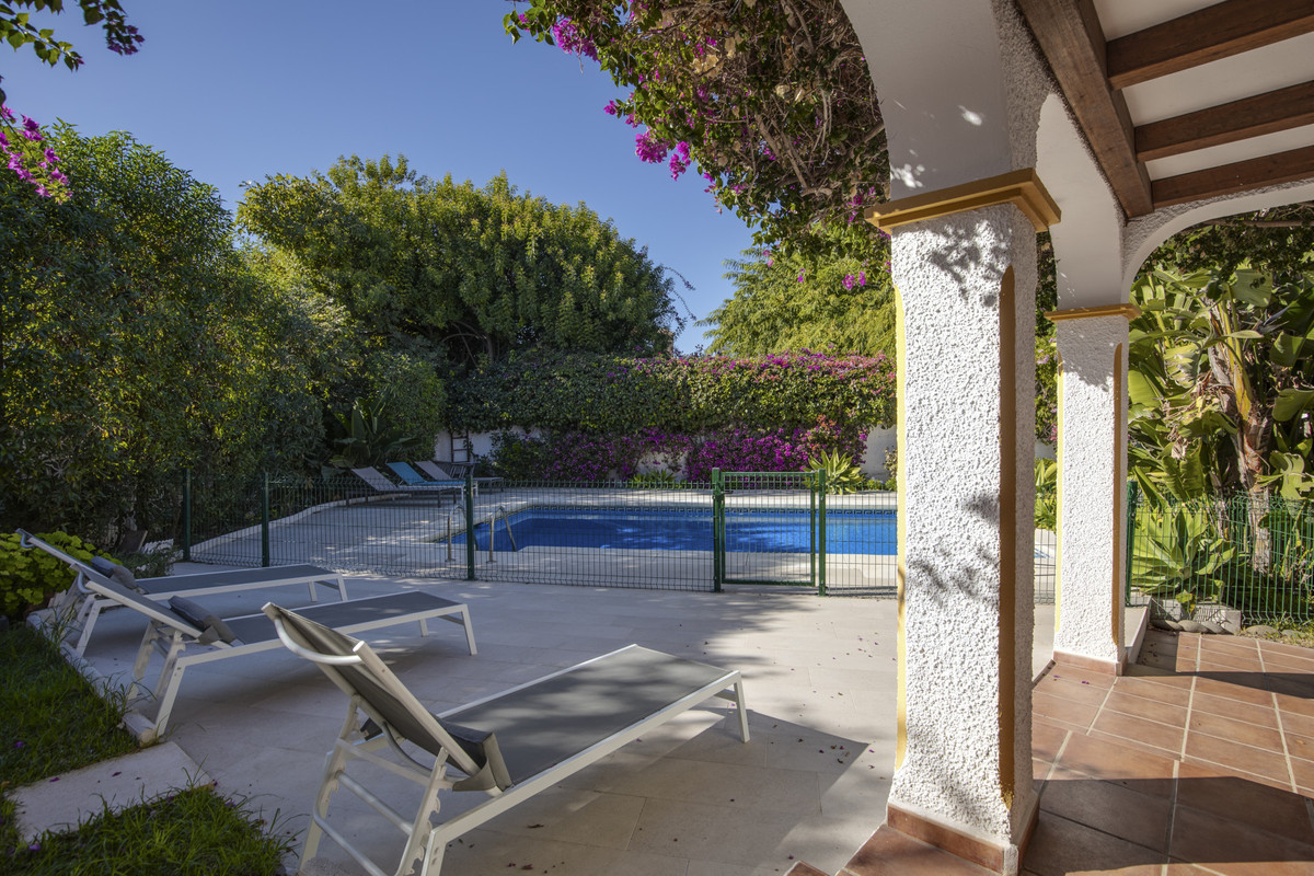 c43c5a82fb64ec2706bcb645dd85a5f9 - 30