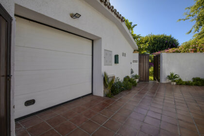 c43c5a82fb64ec2706bcb645dd85a5f9 - 37