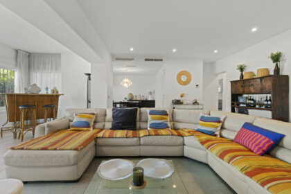 c43c5a82fb64ec2706bcb645dd85a5f9 - 4