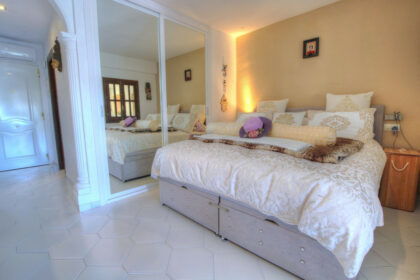 c4f9acb855d3f2e2b1c79d52c670d98c - 12