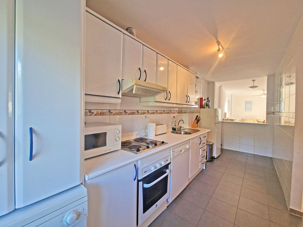 c5f3e013f0be0e0c6e90941a8a695eb4 - 16