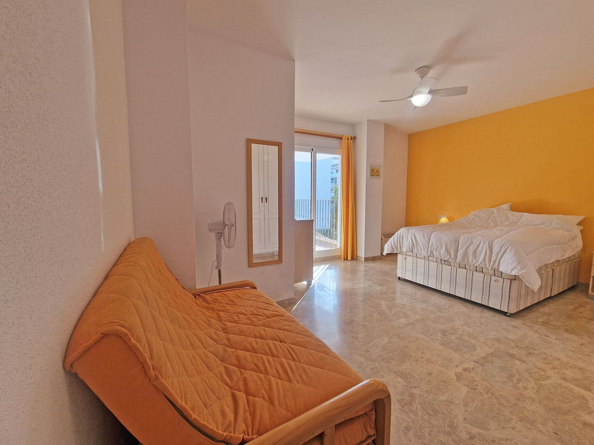 c5f3e013f0be0e0c6e90941a8a695eb4 - 18