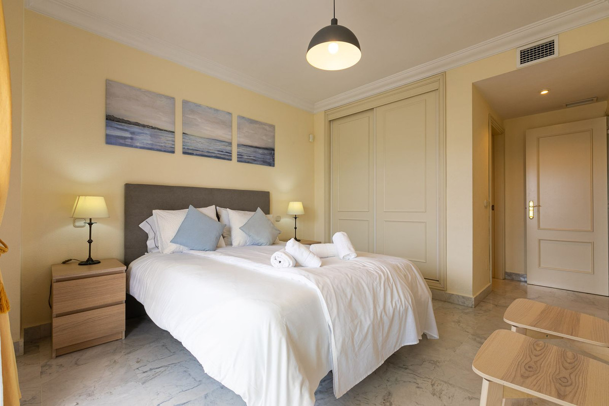 c61ec2f9a8b62cfe64b17a56d0ff6a6d - 18