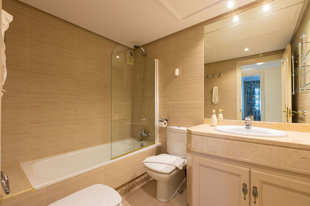 c61ec2f9a8b62cfe64b17a56d0ff6a6d - 22