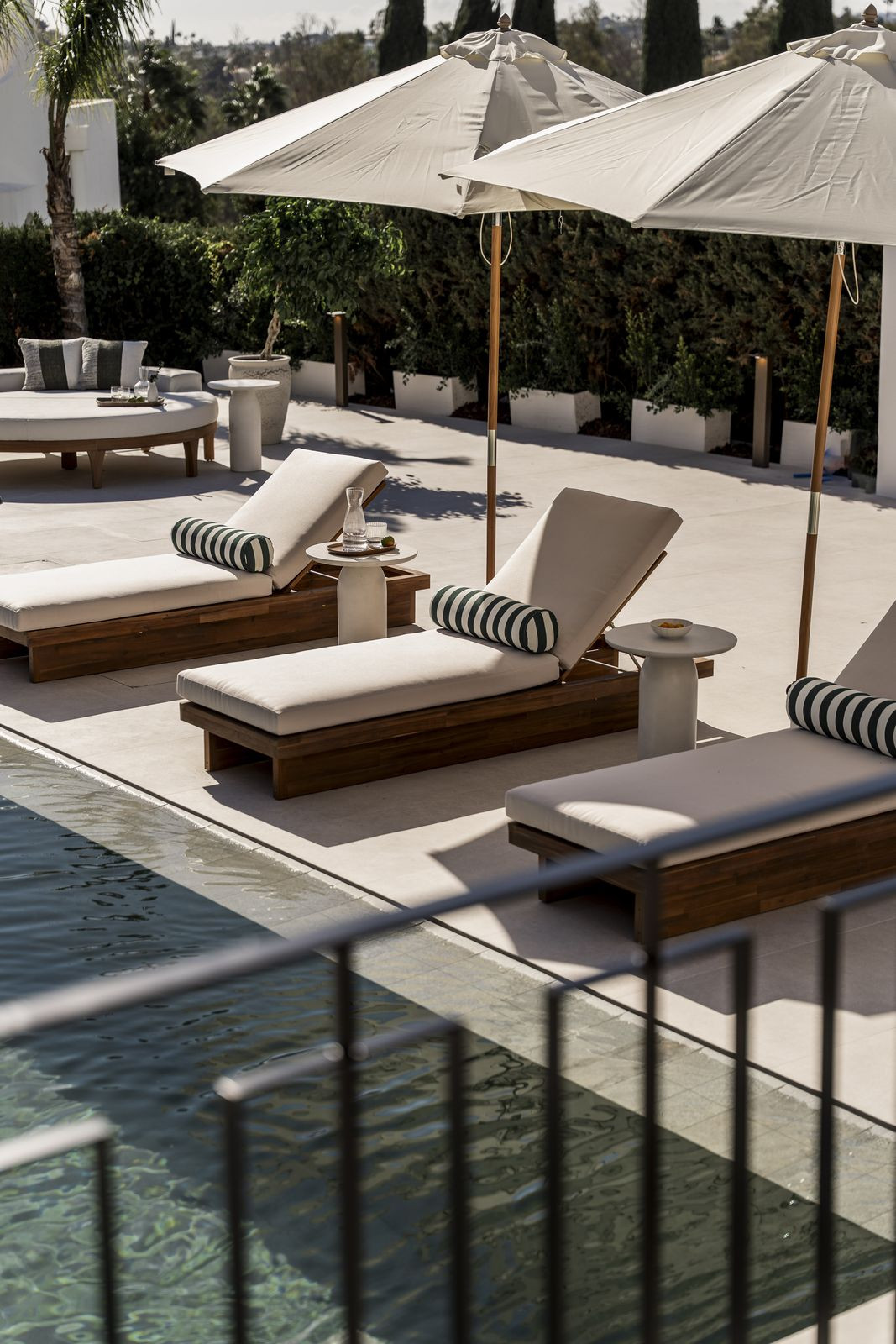 c65c02a16d411fe8247bcdf42eee08b0 - 37