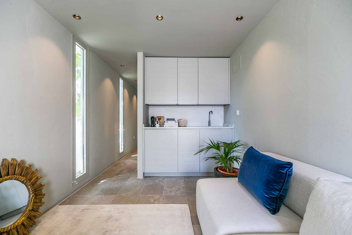 c6adc70be09f526830534d3a614d7e6b - 121