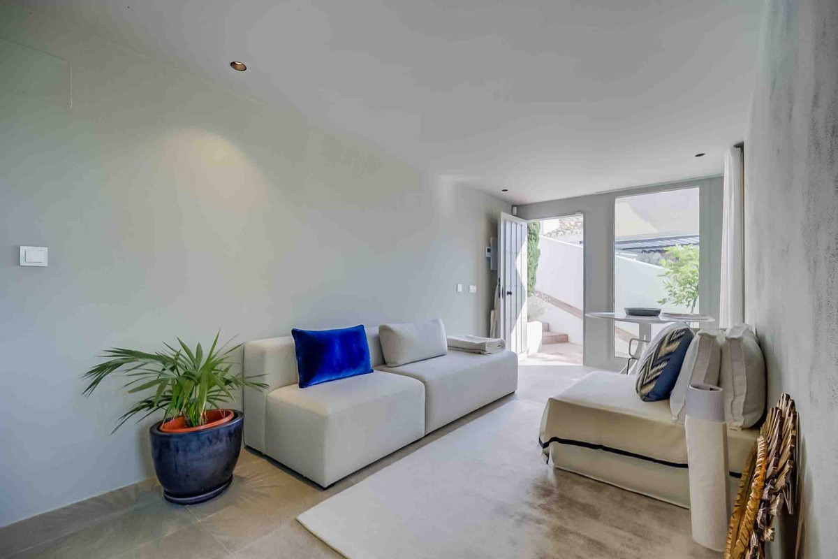 c6adc70be09f526830534d3a614d7e6b - 13