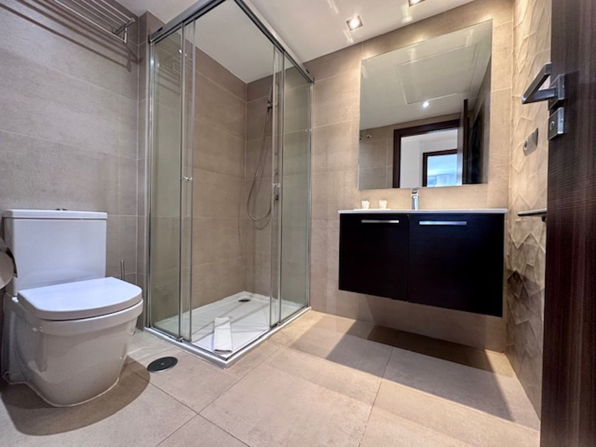 c799701ab59eca3fe091c940278c9d5d - 18