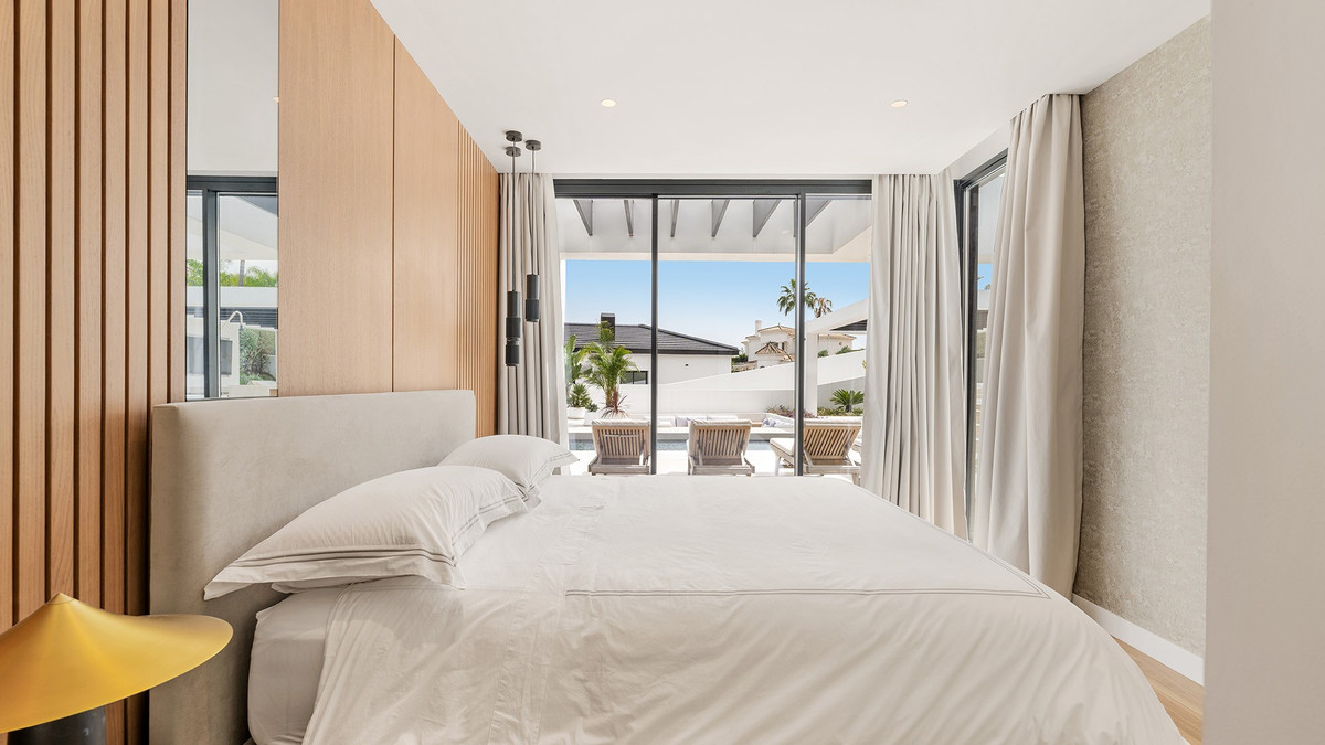 c8600efd1ad60e2ce853881697c85f24 - 12