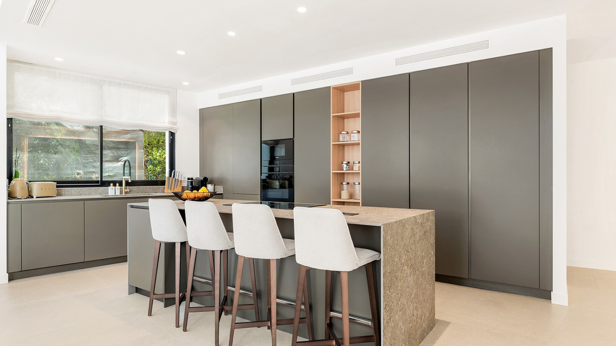 c8600efd1ad60e2ce853881697c85f24 - 8