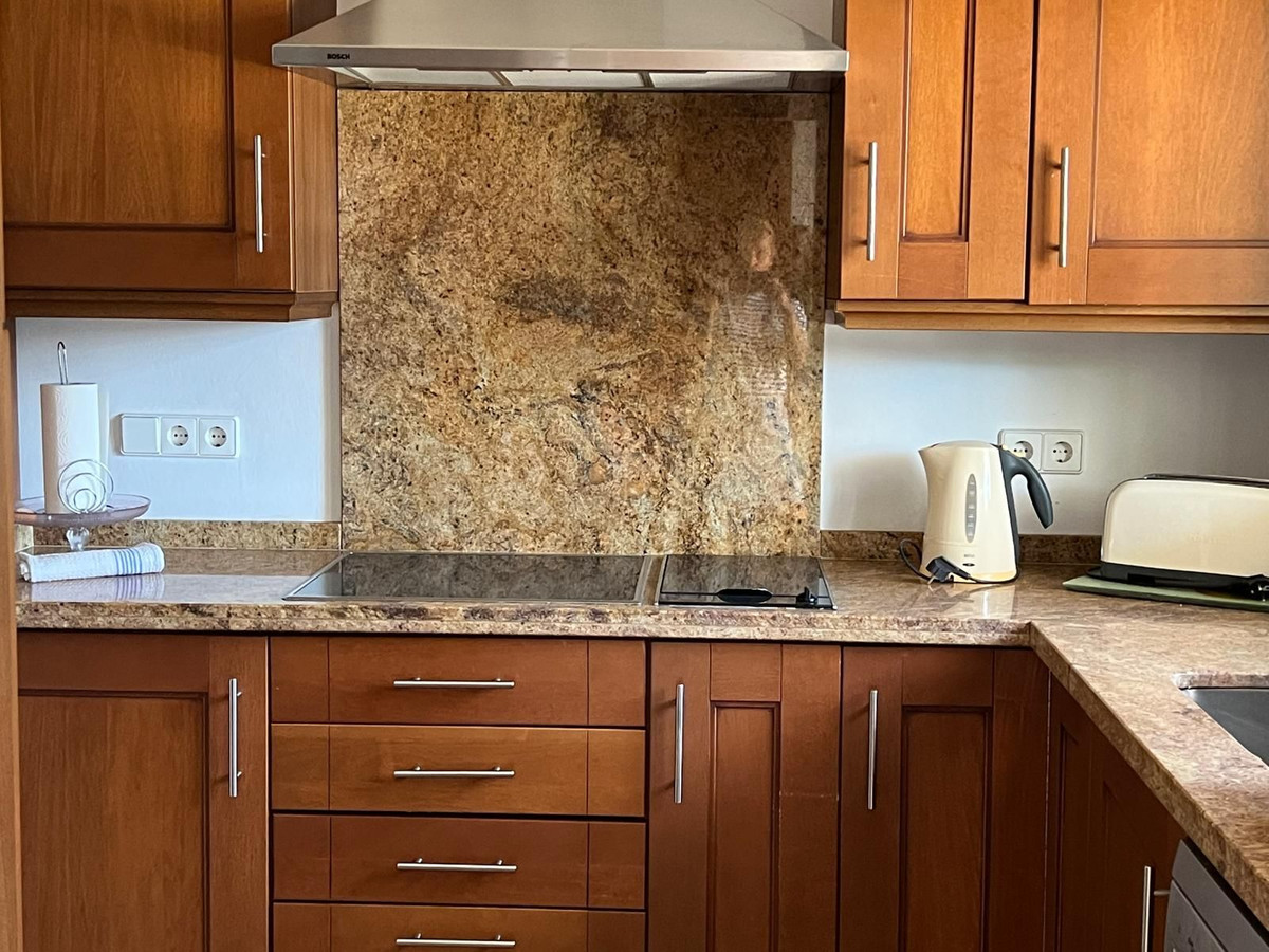 c8cc9dac430f85797c0ea921a06efee6 - 17