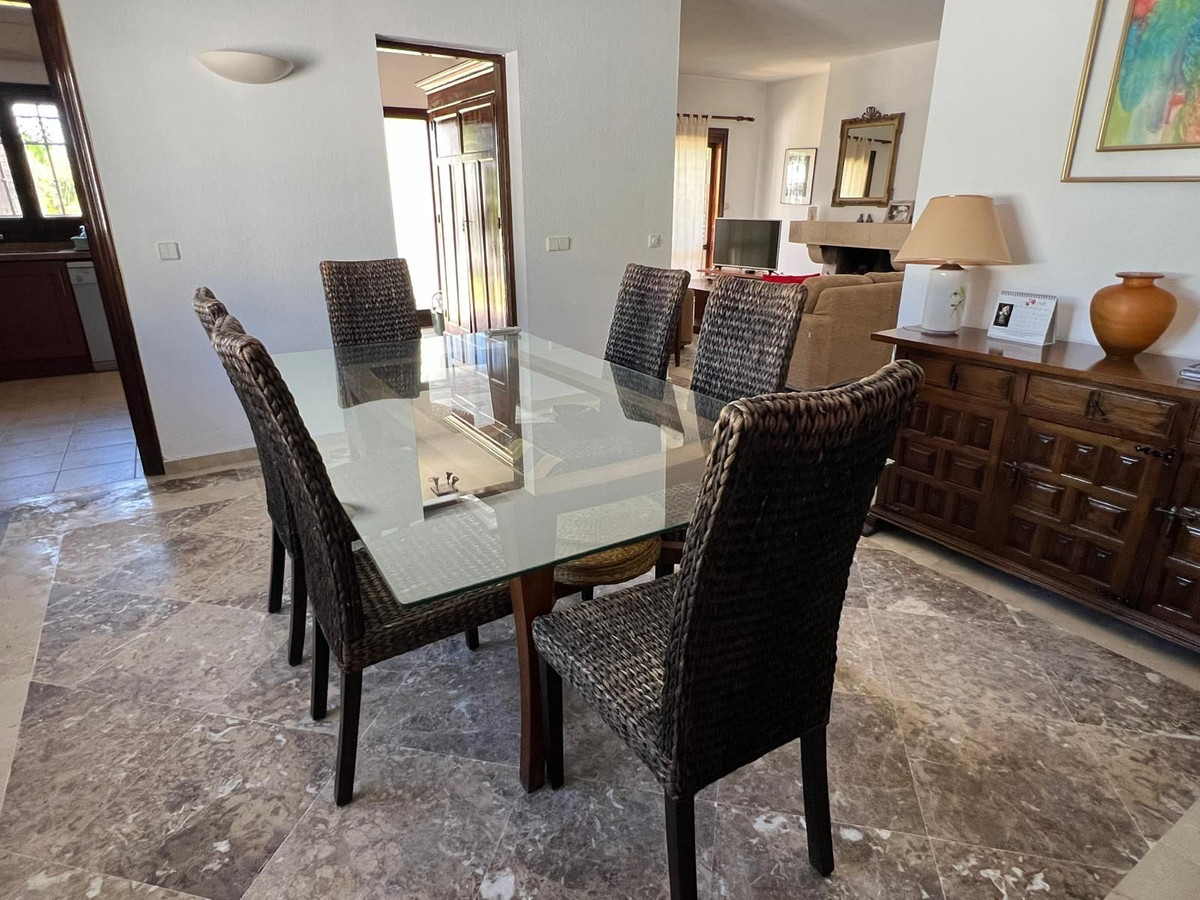 c8cc9dac430f85797c0ea921a06efee6 - 18