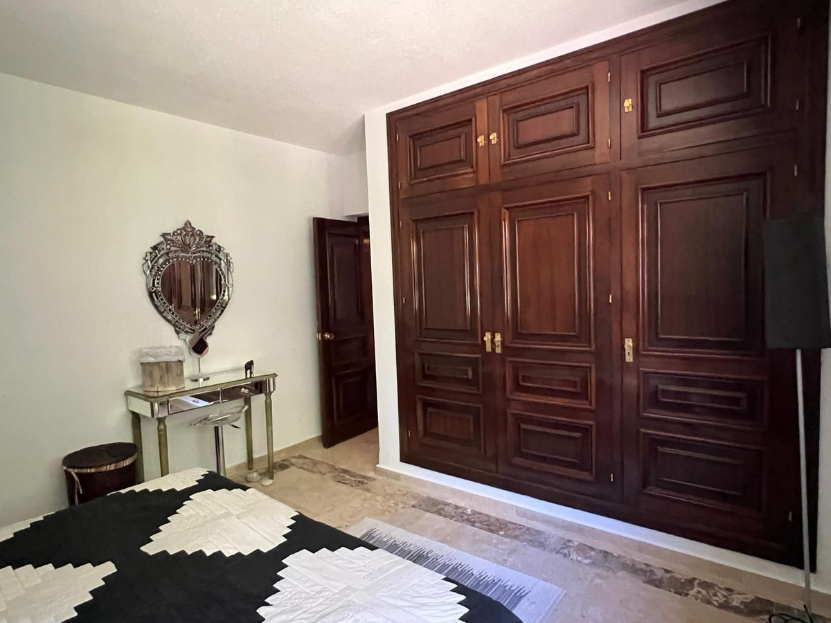 c8cc9dac430f85797c0ea921a06efee6 - 23