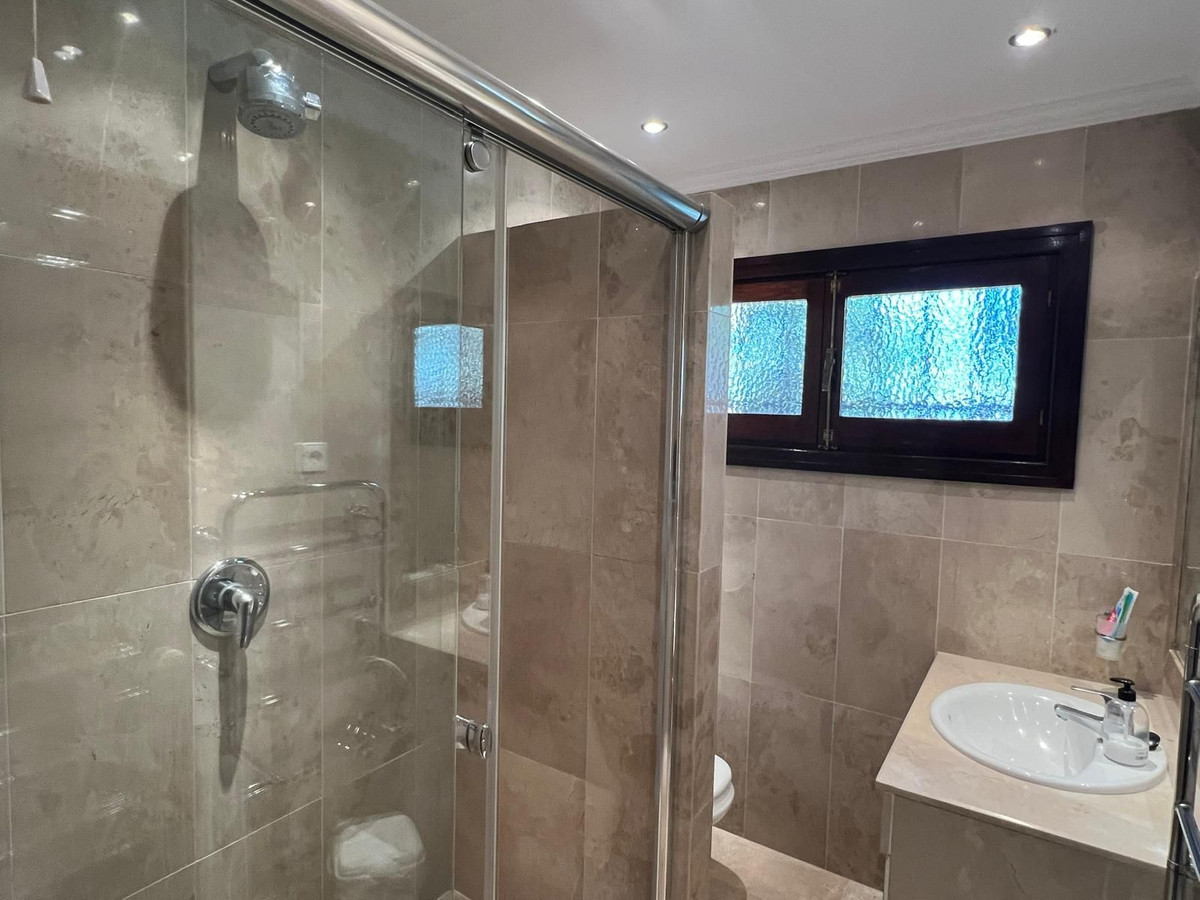 c8cc9dac430f85797c0ea921a06efee6 - 24