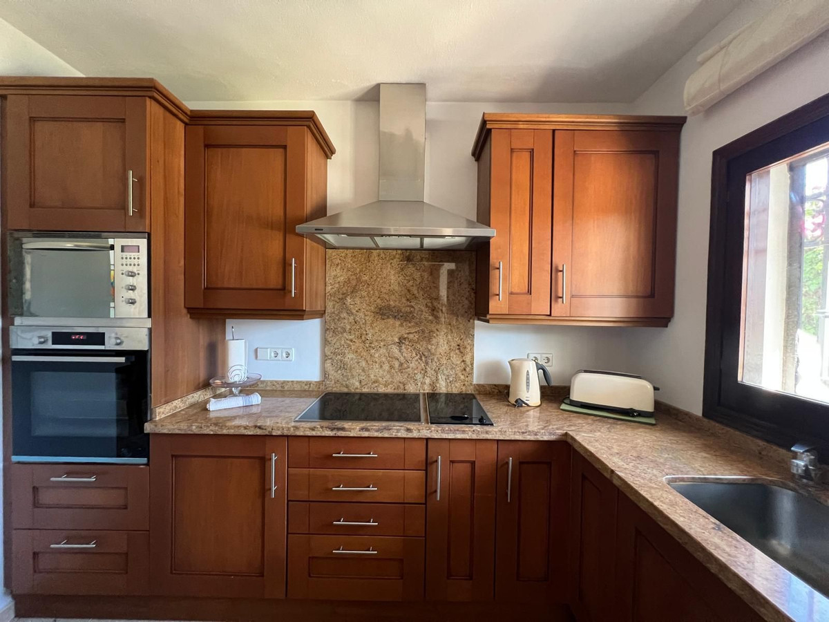 c8cc9dac430f85797c0ea921a06efee6 - 37