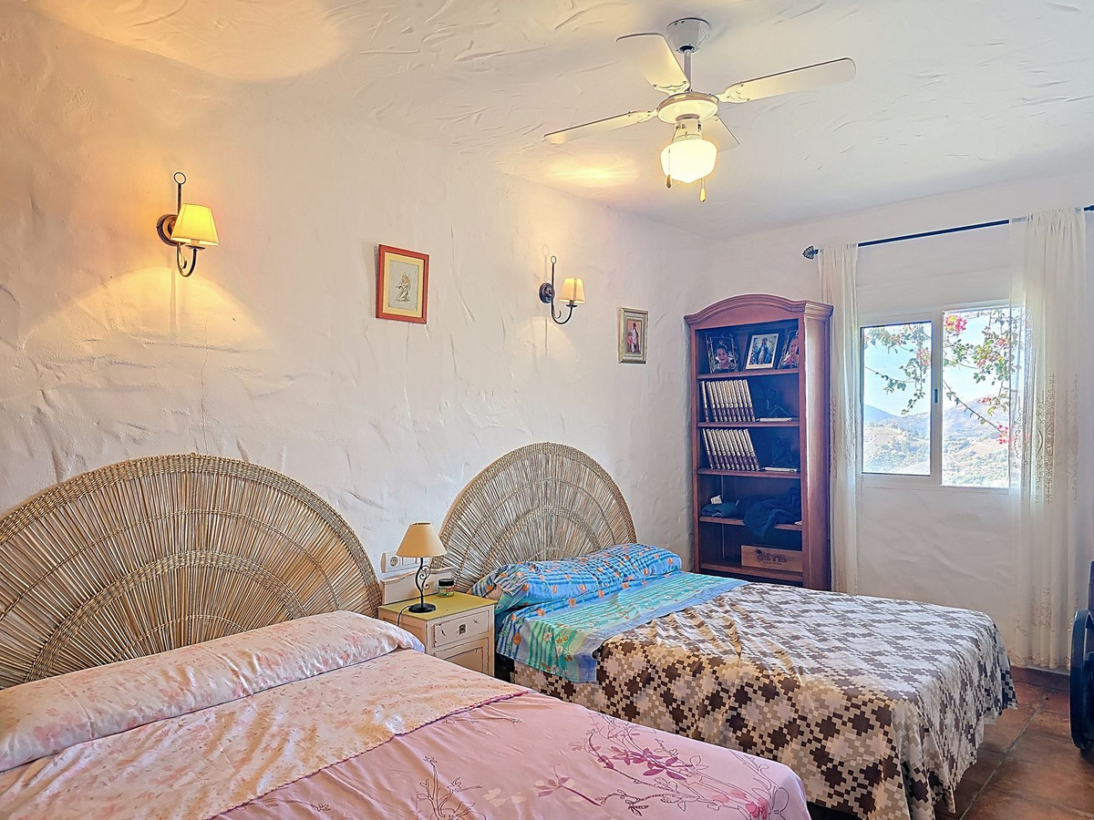 c96c7b89e2b8ced4b2e79f79a68d6d03 - 14