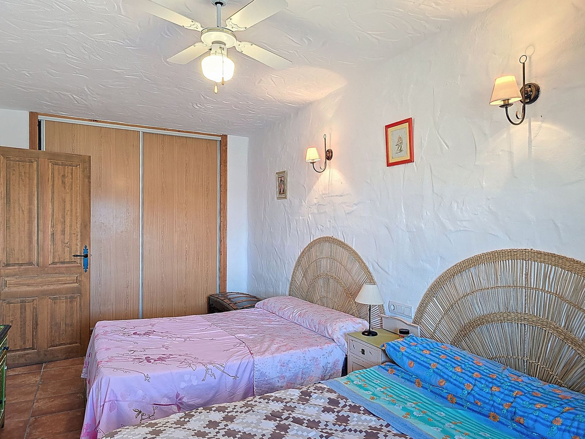 c96c7b89e2b8ced4b2e79f79a68d6d03 - 15