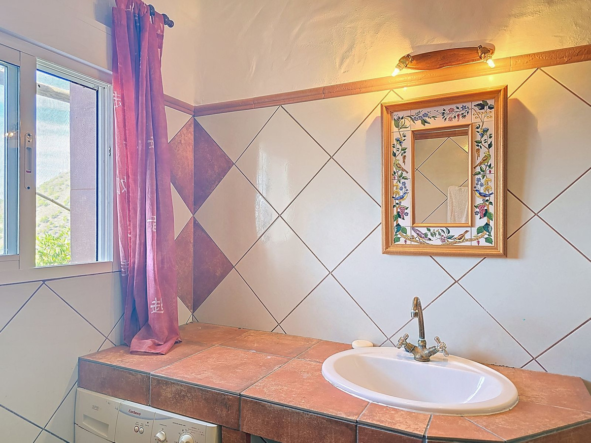 c96c7b89e2b8ced4b2e79f79a68d6d03 - 18