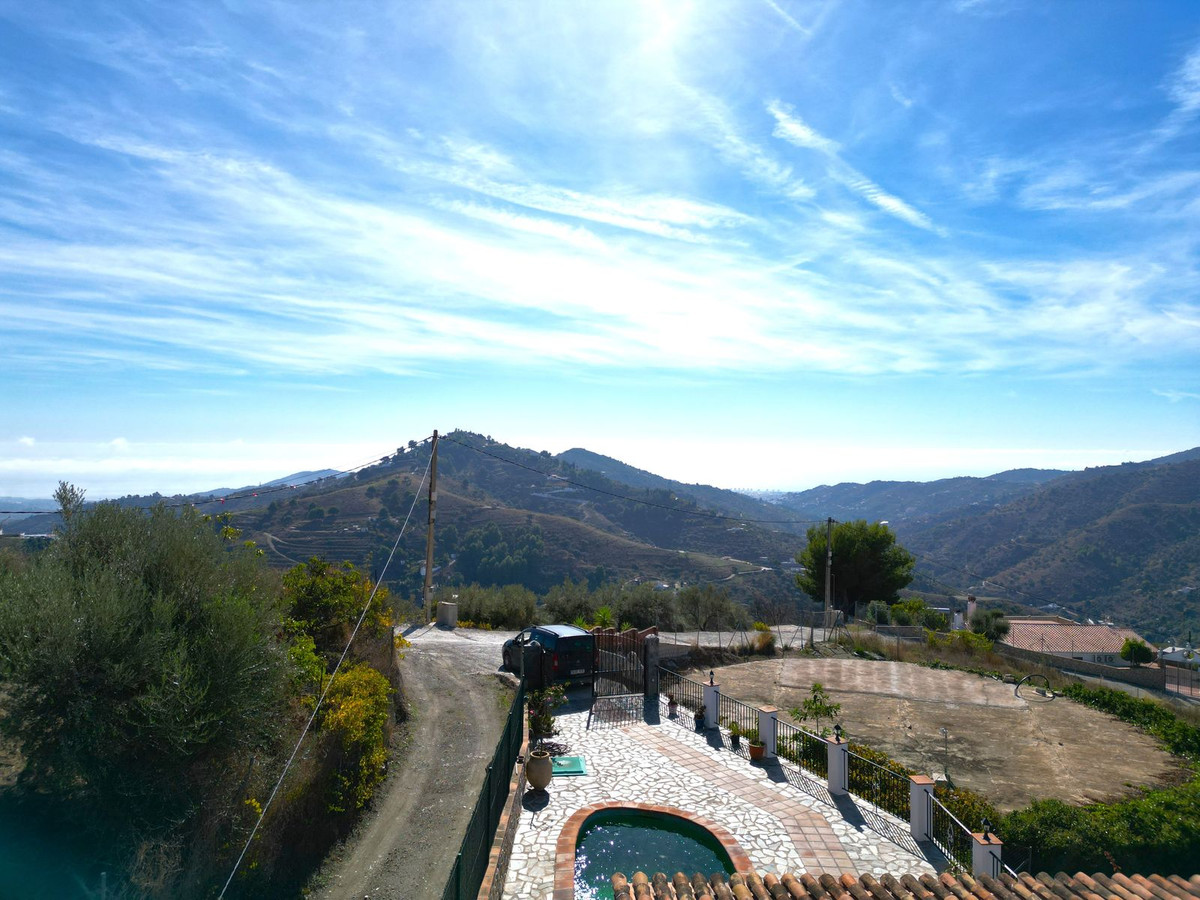 c96c7b89e2b8ced4b2e79f79a68d6d03 - 32