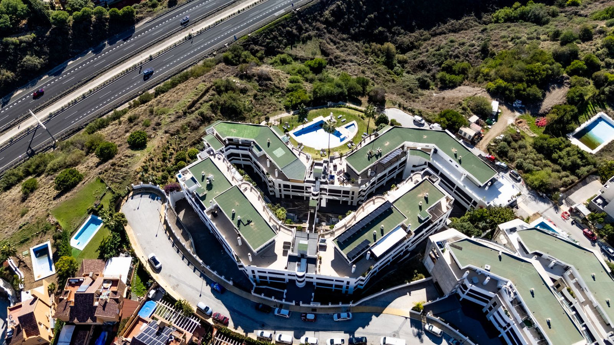 cab04f6f00ecf554c5a415f17d99ac6f - 19