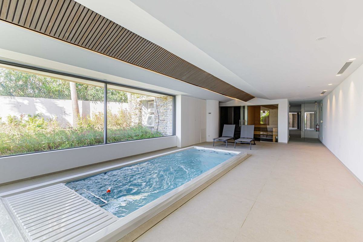 caff26847a82a8fd4fa849f96bae85bc - 1