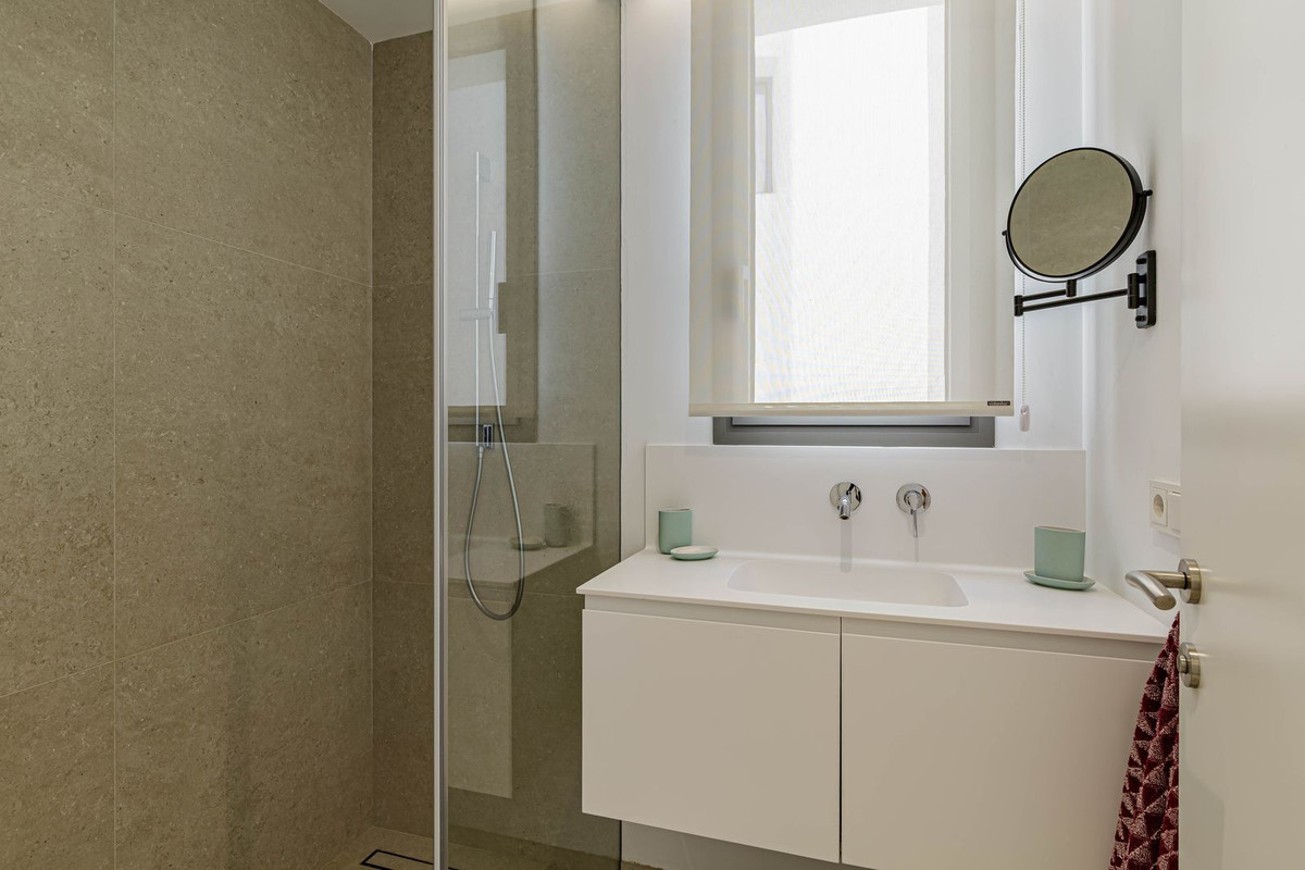 caff26847a82a8fd4fa849f96bae85bc - 11