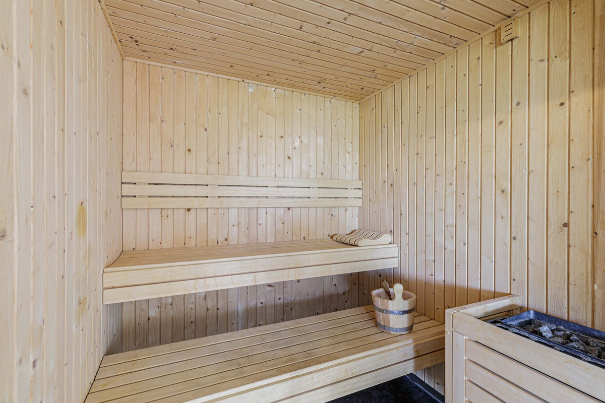 caff26847a82a8fd4fa849f96bae85bc - 15