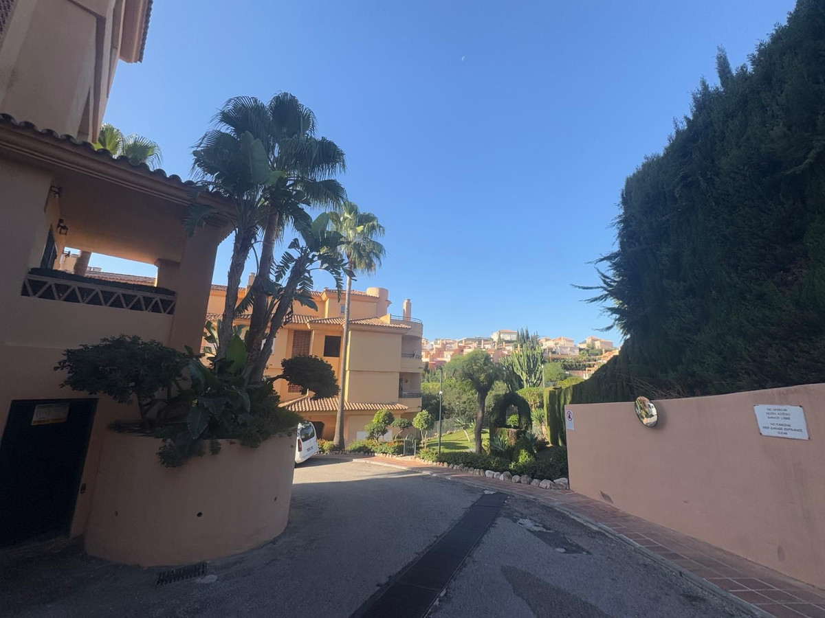 cbad220e17bdc0fd551e173f0558ef08 - 19