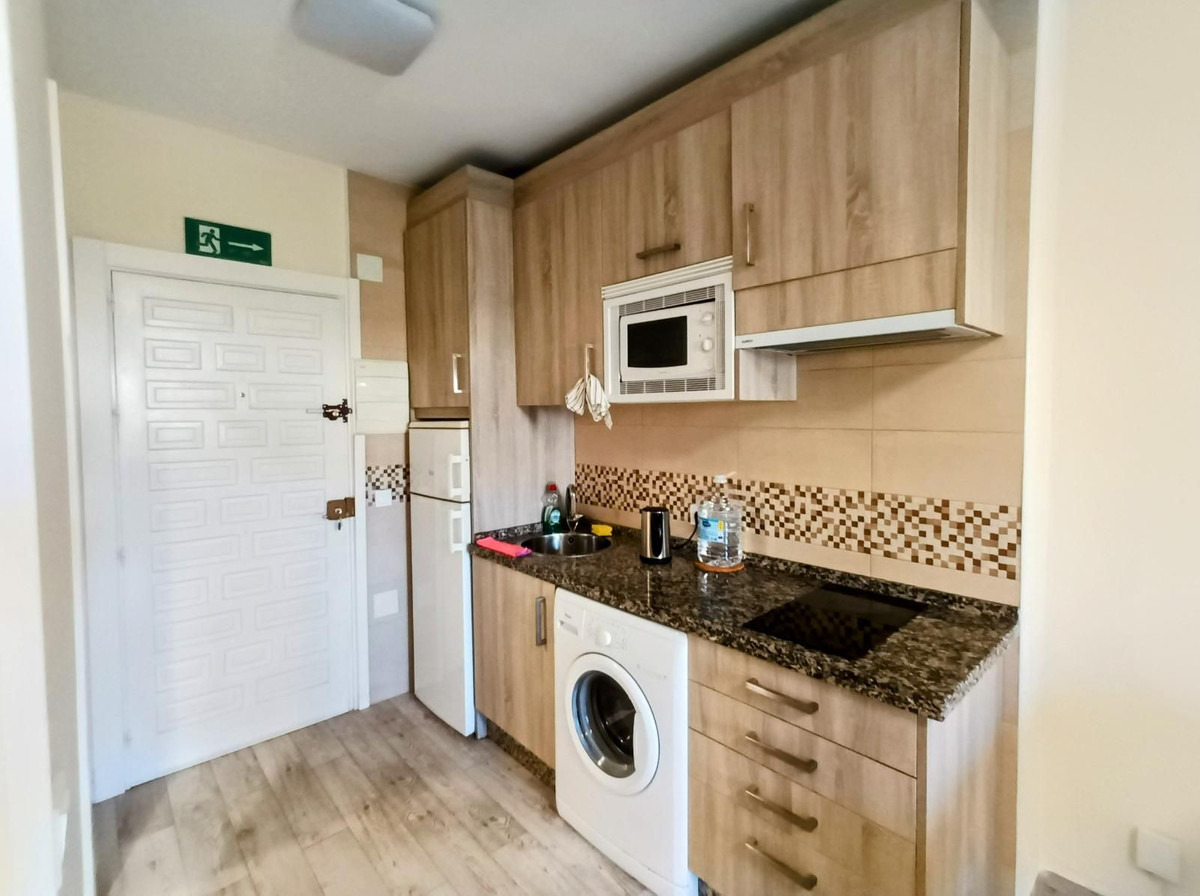 cc4ea0daf114cbb2f4ccbb91b988aa9a - 2