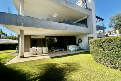 cd1ff8c02b3b8b40542e2f1557331bb4 - 1