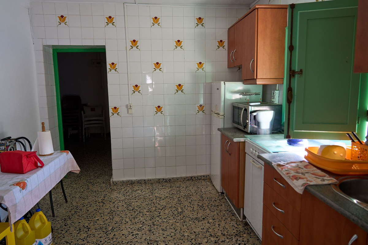 cee42c09b858dc7c7c034373513bec00 - 11