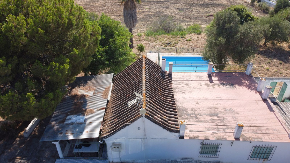 cee42c09b858dc7c7c034373513bec00 - 19