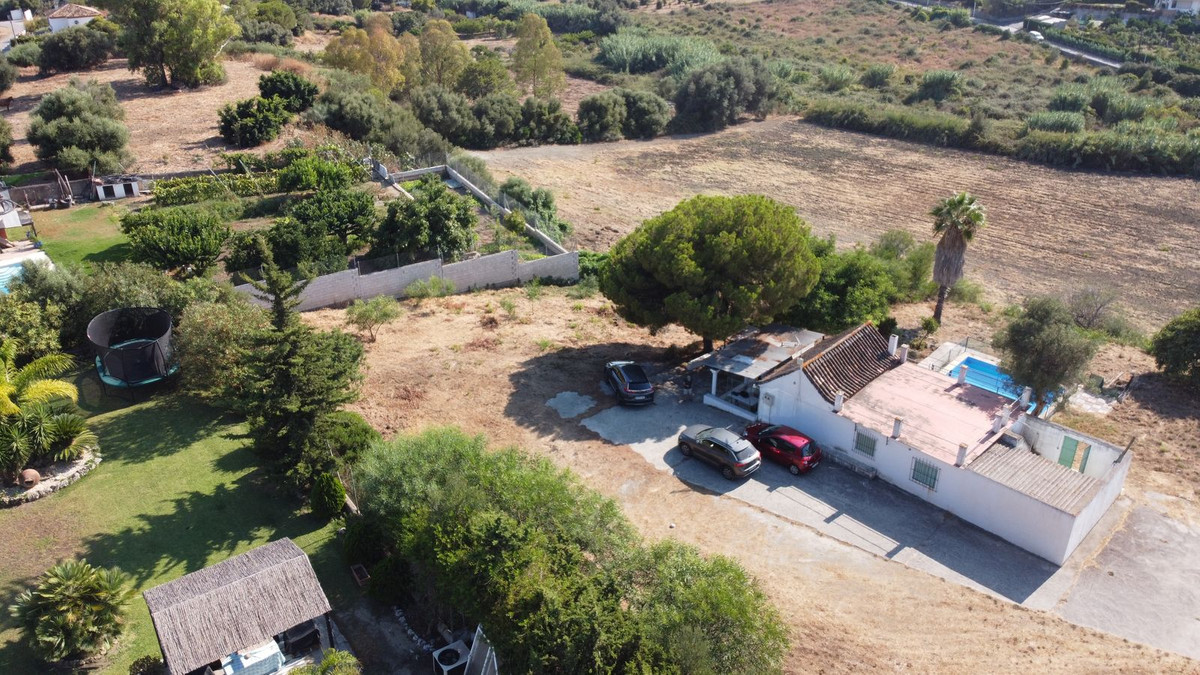 cee42c09b858dc7c7c034373513bec00 - 21