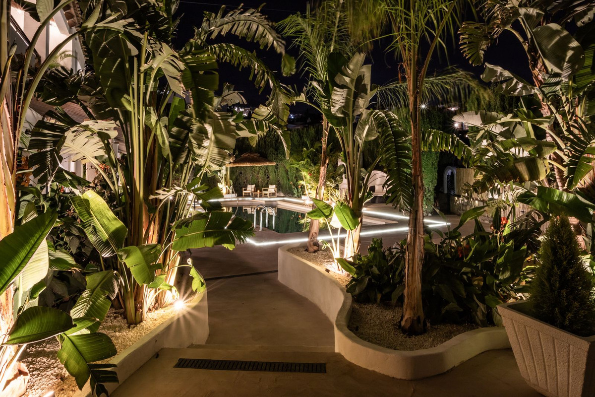 d15c2db791f51d822c63cb202edb4f79 - 32