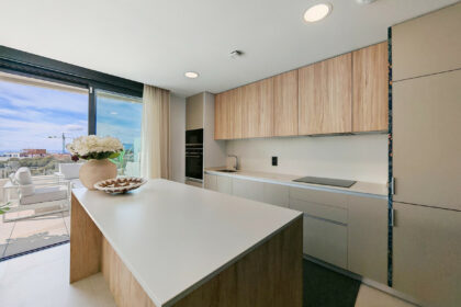 d20a4f083cdc2641e80d7471501667d0 - 10