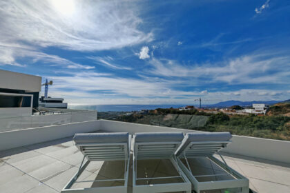 d20a4f083cdc2641e80d7471501667d0 - 24