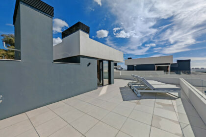 d20a4f083cdc2641e80d7471501667d0 - 25