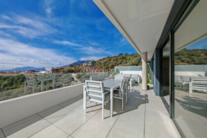 d20a4f083cdc2641e80d7471501667d0 - 8