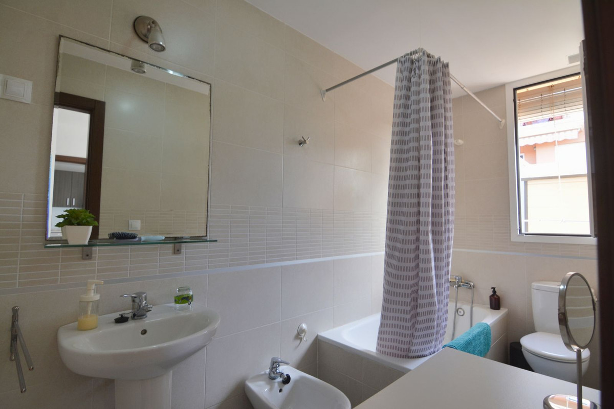 d470f2e76bc3417c314332dc29dacc75 - 12