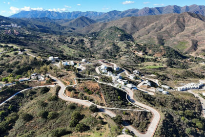 d6456cd1563e64338c8c096663b10418 - 2