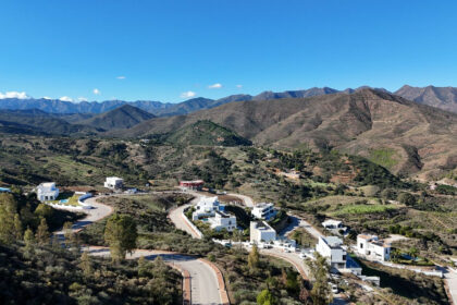 d6456cd1563e64338c8c096663b10418 - 4