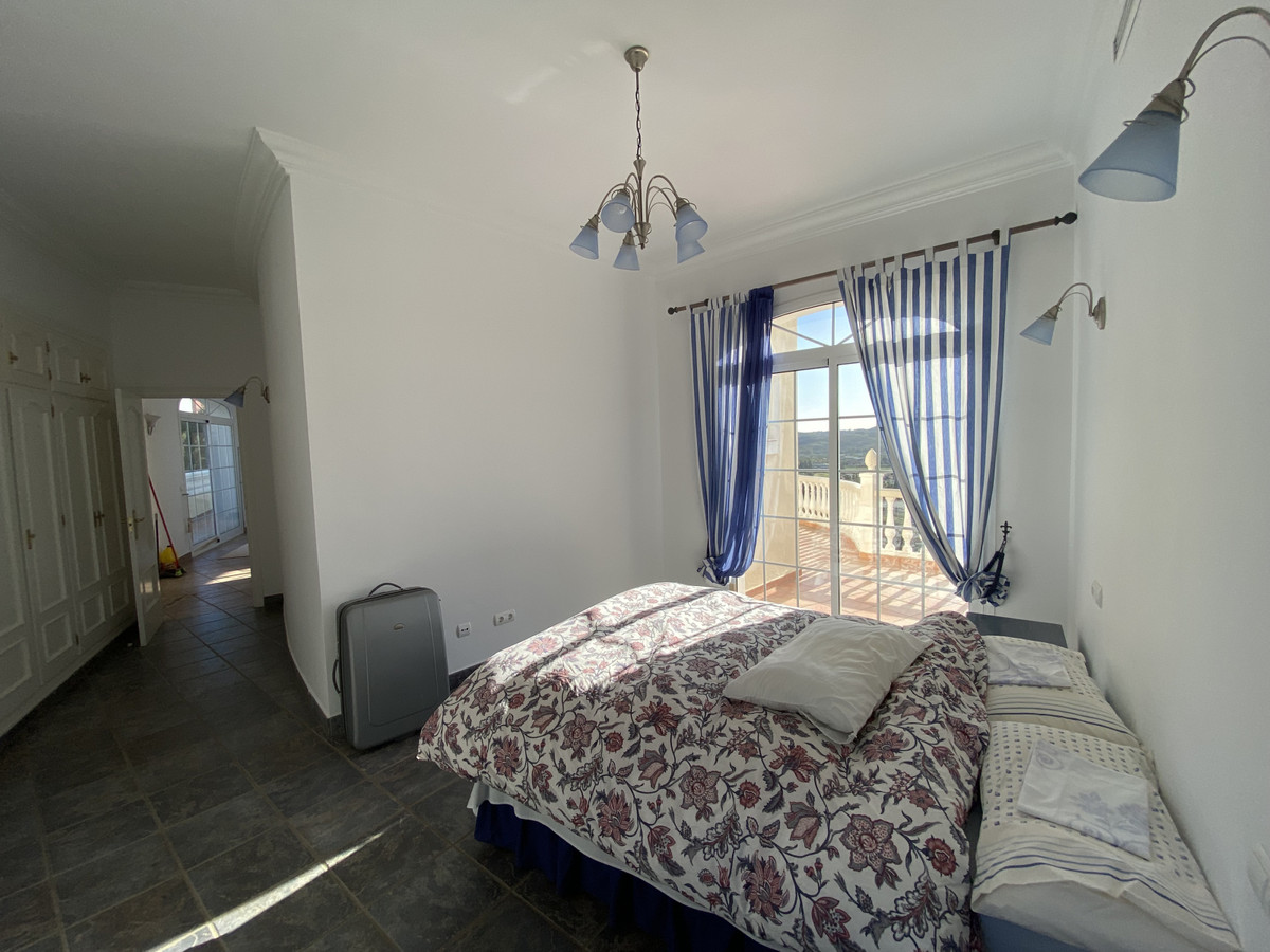 d710ac66866c0aa18153f040c8149cd3 - 33