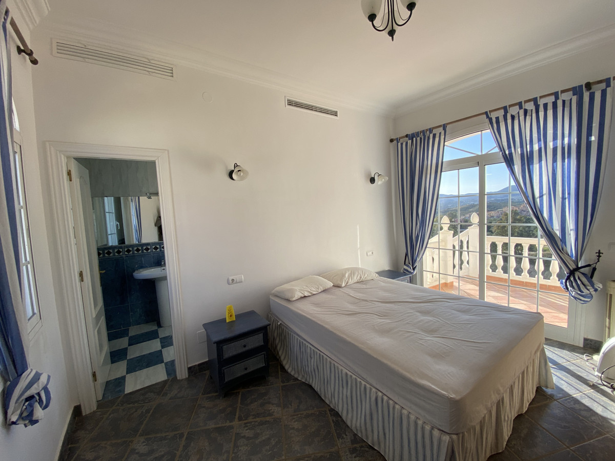 d710ac66866c0aa18153f040c8149cd3 - 34