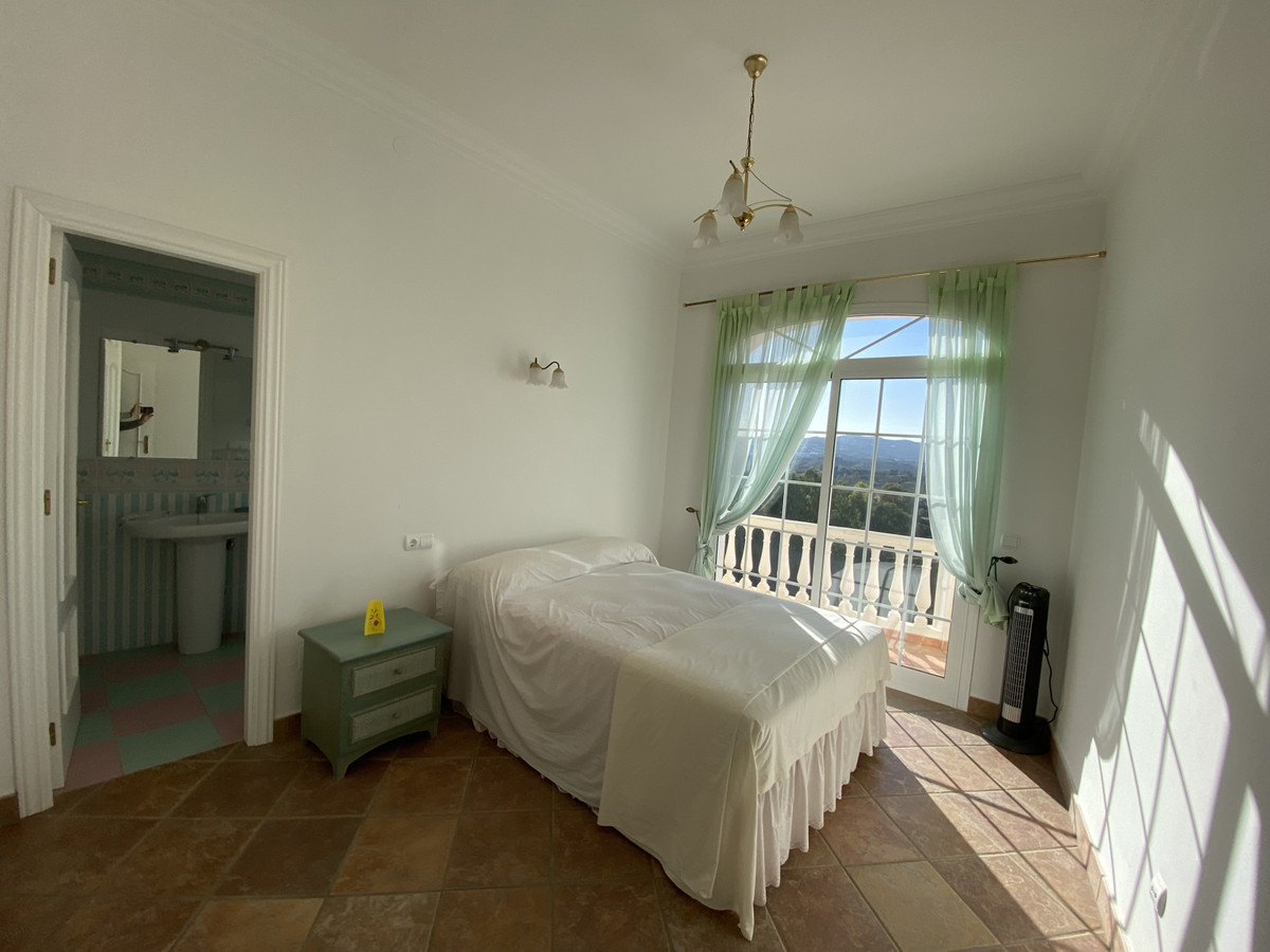 d710ac66866c0aa18153f040c8149cd3 - 39