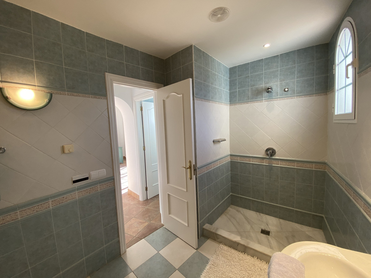 d710ac66866c0aa18153f040c8149cd3 - 46