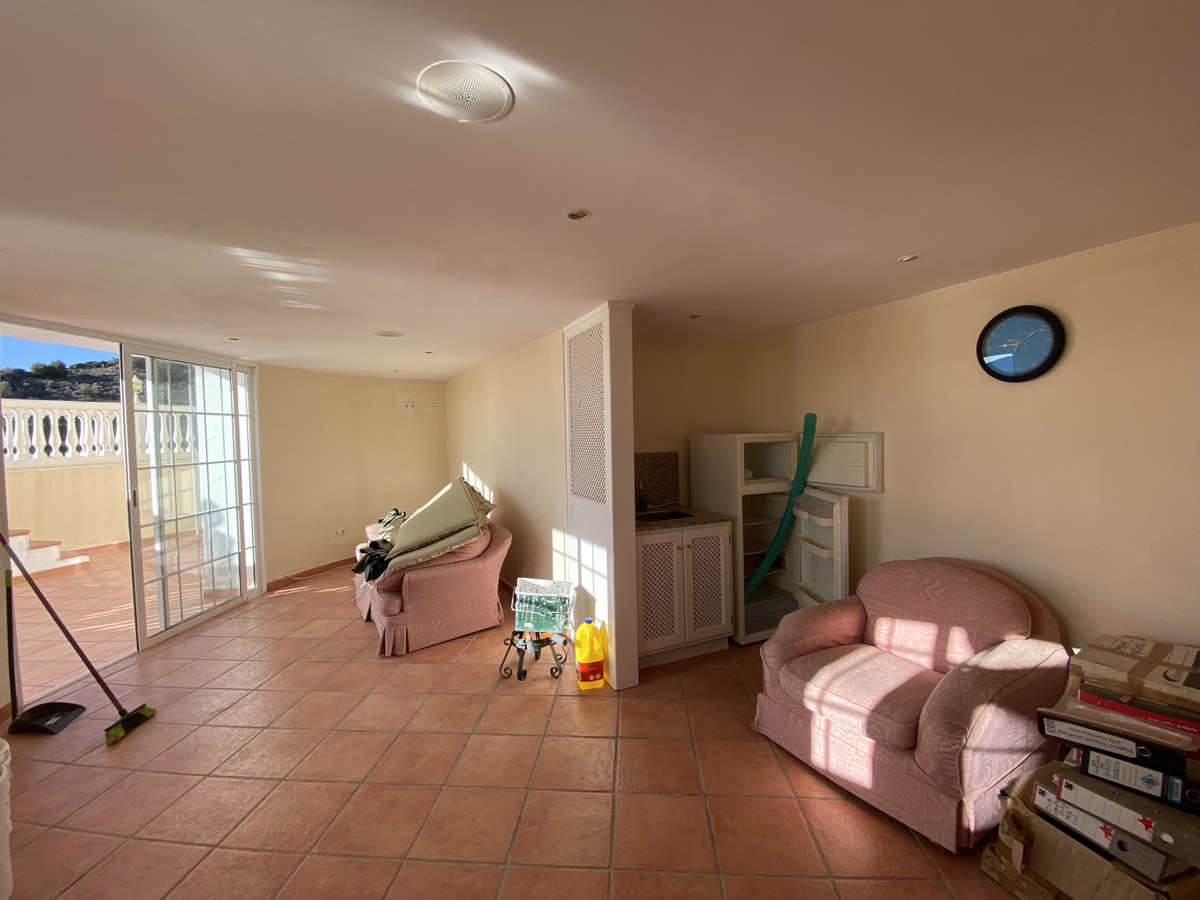 d710ac66866c0aa18153f040c8149cd3 - 51