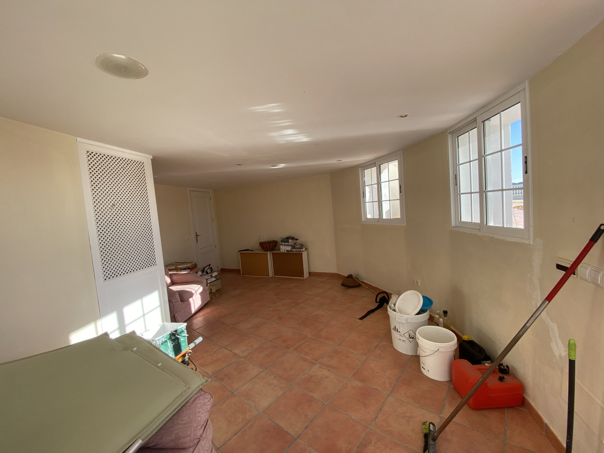 d710ac66866c0aa18153f040c8149cd3 - 52