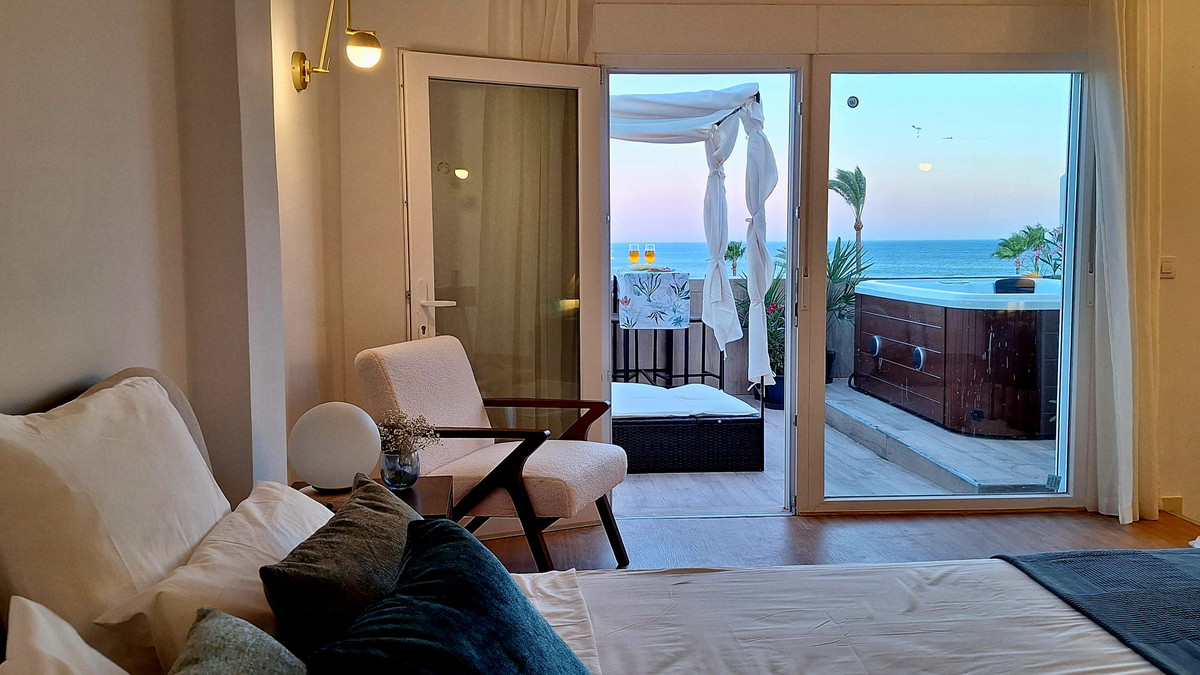 d76510b30921fa3fa1c0643c49ca96a5 - 12