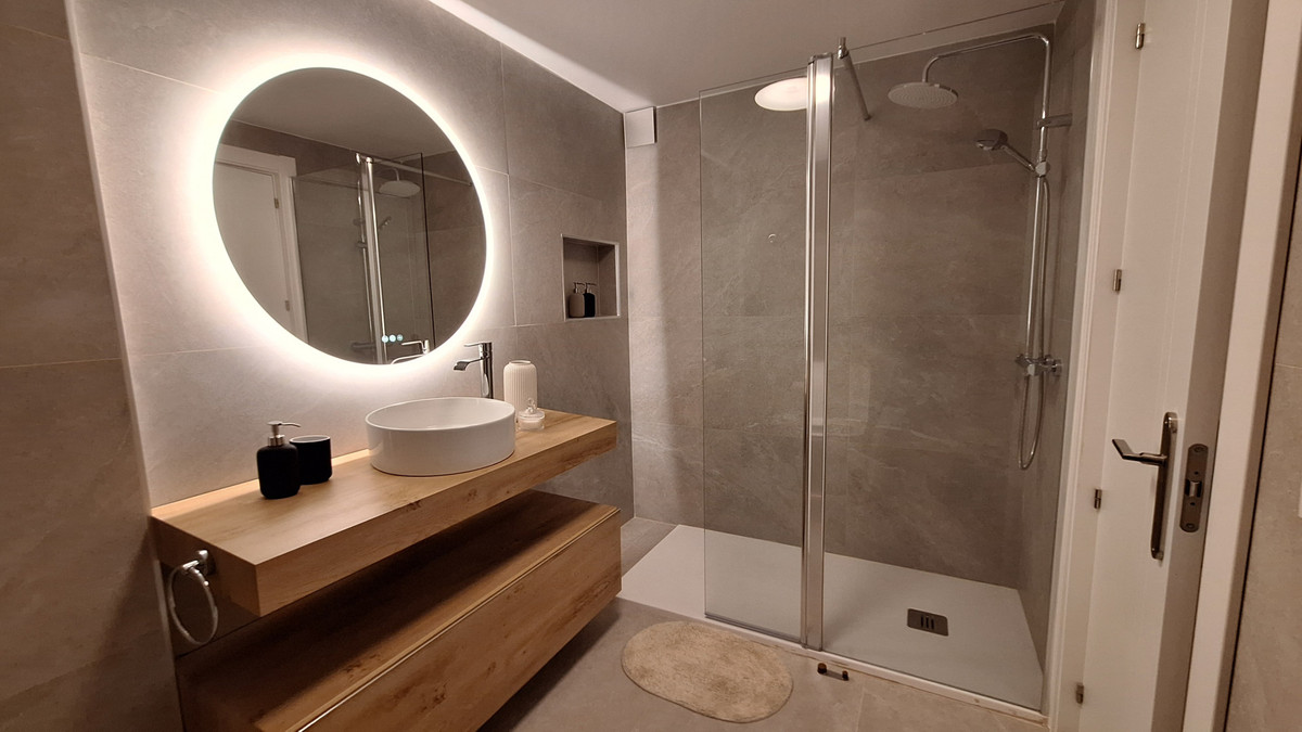 d76510b30921fa3fa1c0643c49ca96a5 - 17