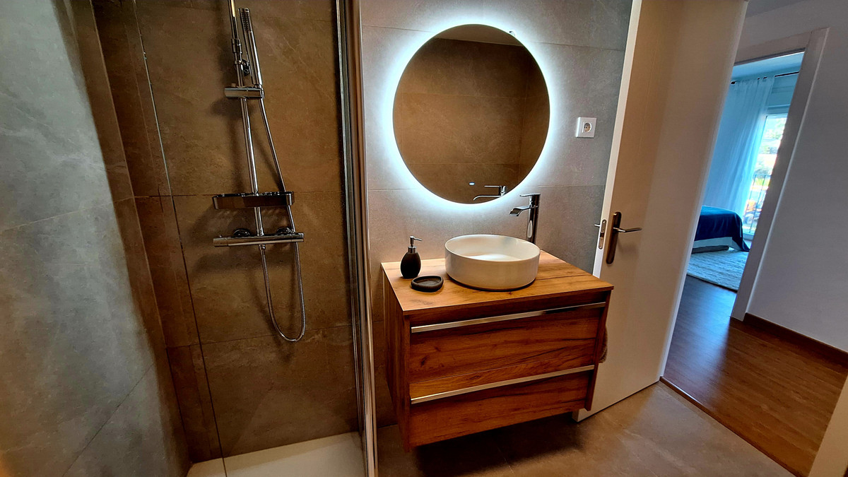 d76510b30921fa3fa1c0643c49ca96a5 - 27